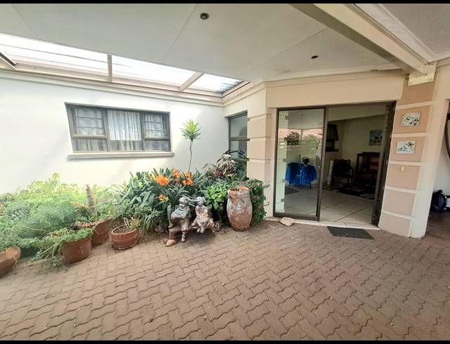 3 BEDROOM TOWNHOUSE TO LET IN ARCON PARK